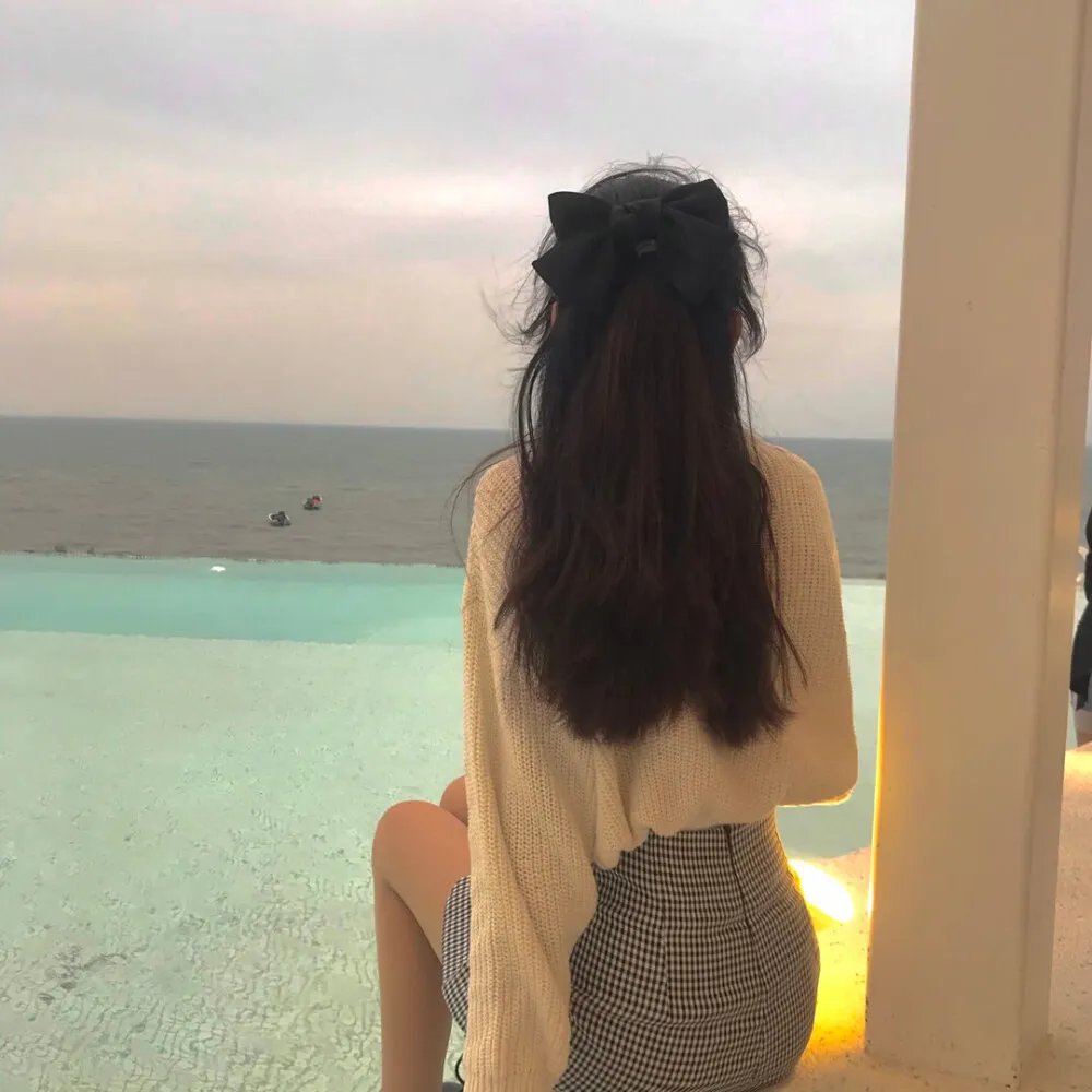 蒙面纱的男子